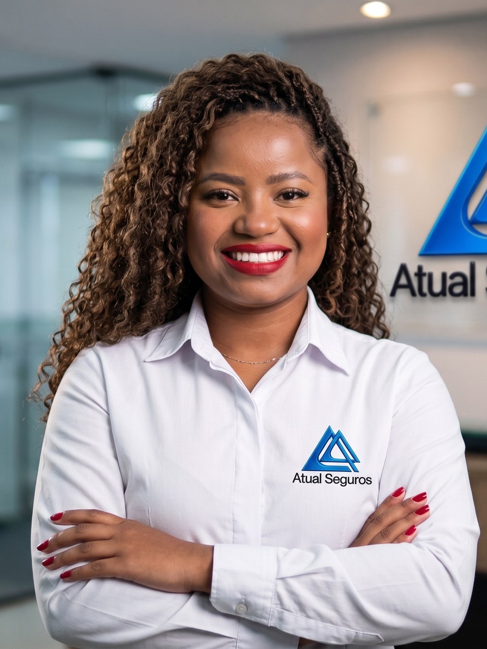 Luanna, responsável pelo pós-venda da Atual Seguros